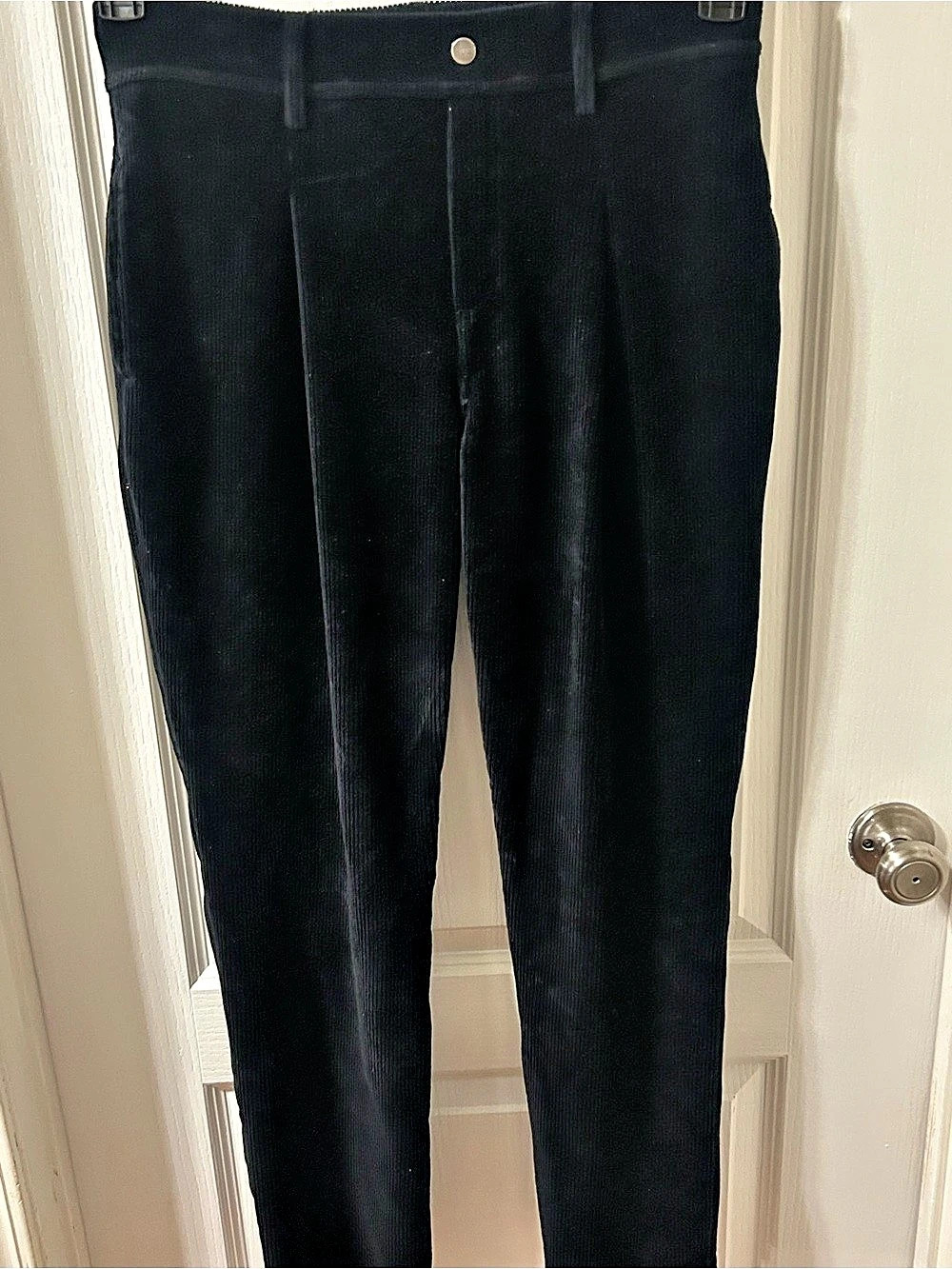 Hue Straight Leg Pants in Black Like New Corduroy.